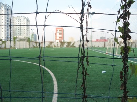 Đất vàng dự án thành sân bóng đá 'phủi'
