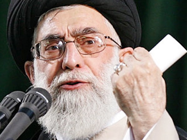 Giáo chủ Khamenei: “Iran không phải là một quốc gia chỉ biết ngồi nhìn các mối đe dọa đến từ những cường quốc”.Ảnh: Flyingnorth.net.