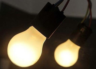 Cấp đổi miễn phí một triệu bóng đèn compact cho người nghèo