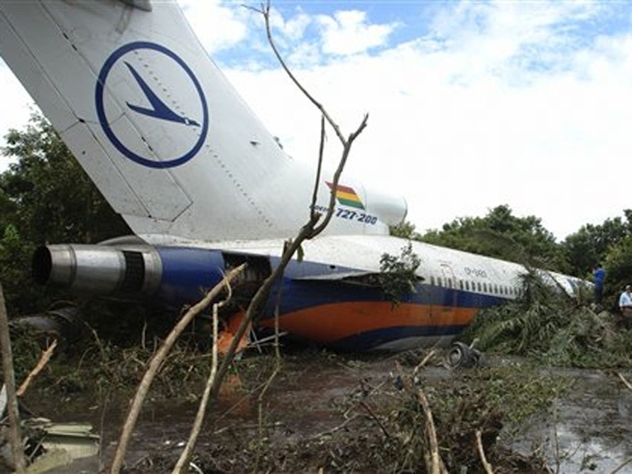 Rơi máy bay ở Bolivia, 8 người chết