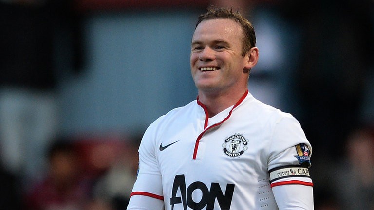 Rooney tươi cười với vai trò mới