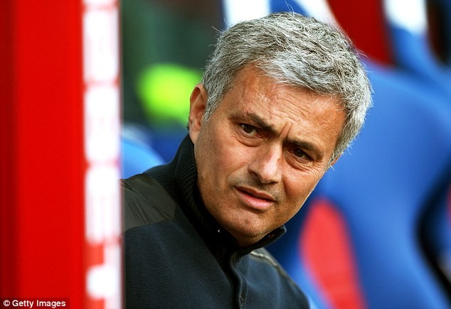 Mourinho vẫn đau đầu với hàng công Chelsea