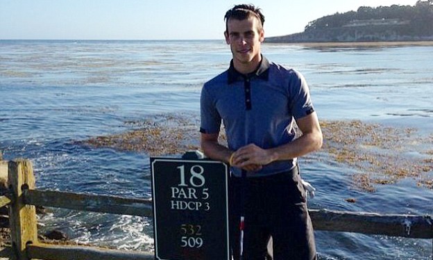 Bale chụp ảnh tại sân golf cạnh bãi biển