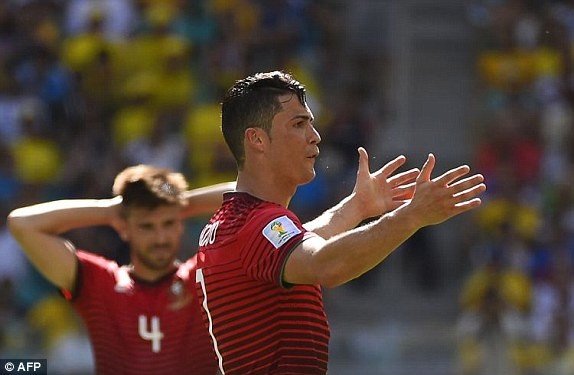 Ronaldo bất lực nhìn Bồ Đào Nha gục ngã