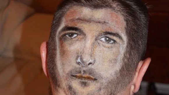 Hình Gerrard sau gáy của Kari Ward