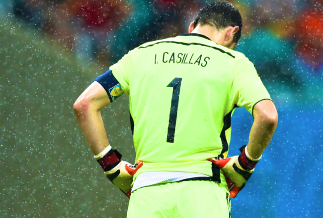 Casillas rời World Cup trong nỗi tủi hổ