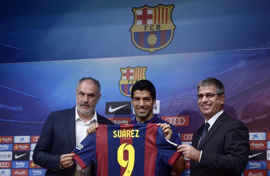 Barca nhanh chân chiêu mộ Suarez khi án phạt chưa áp dụng