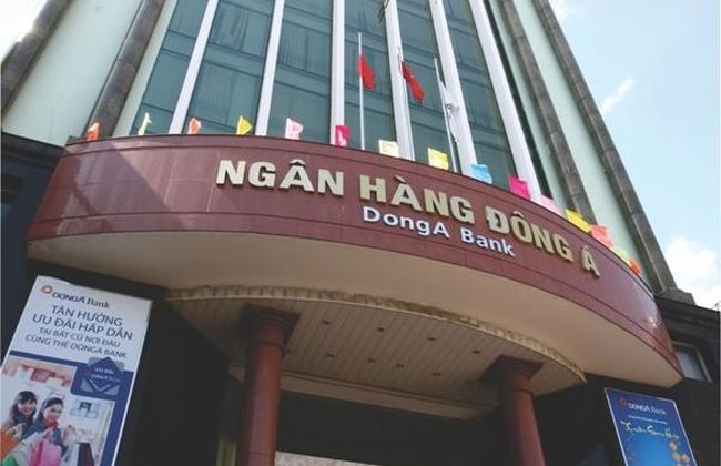 Cơ quan điều tra vừa bắ tạm giam thêm hai nguyên cán bộ DongA Bank