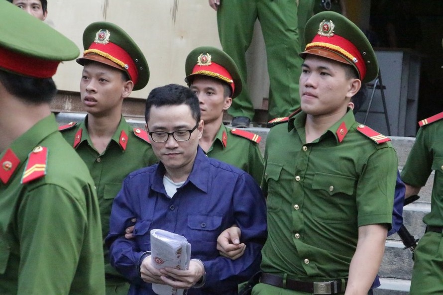 Cựu tổng giám đốc Quỹ Lộc Việt tại phiên tòa. Ảnh: Tân Châu