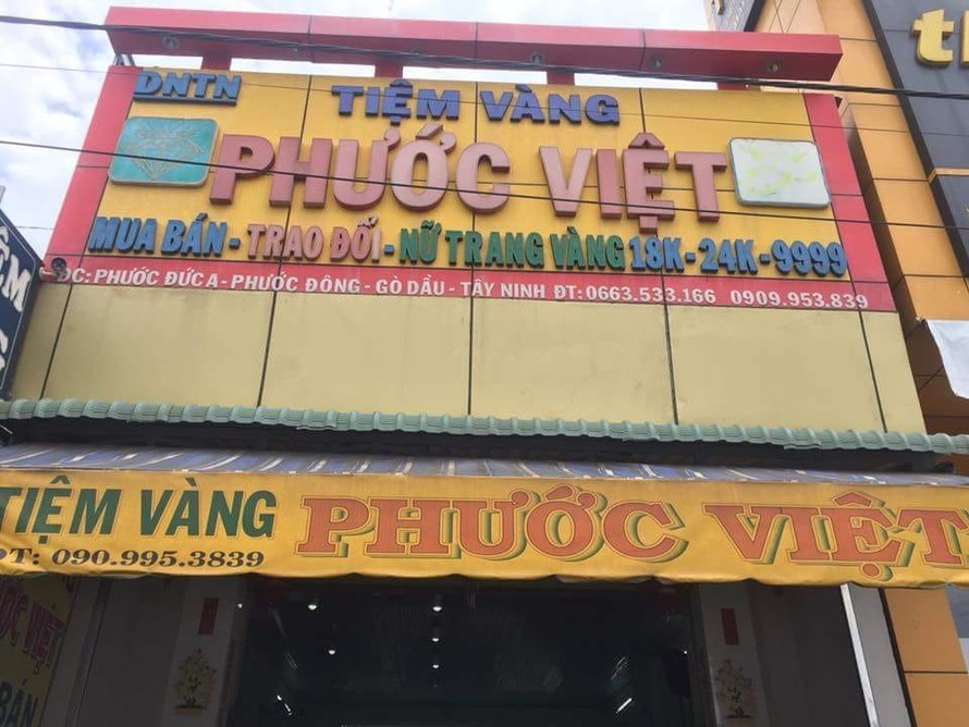 Tiệm vàng Phước Việt vừa bị mất trộm 100 cây vàng.