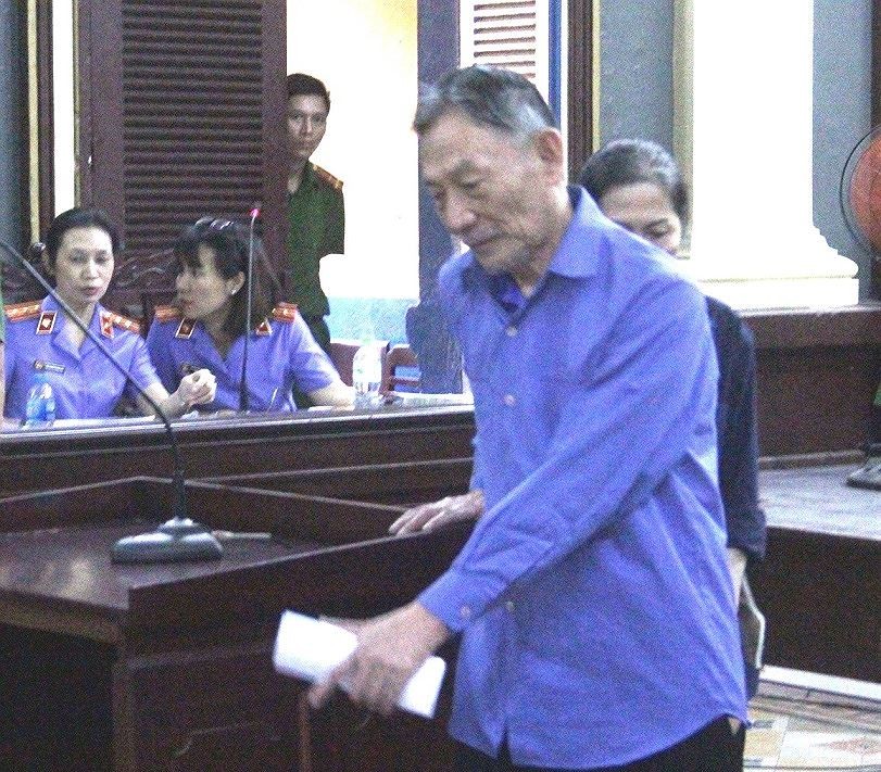 Cựu Tổng giám đốc Cty tài chính cao su Việt Nam Phan Minh Anh Ngọc tại tòa ngày 20/11. Ảnh: Tân Châu
