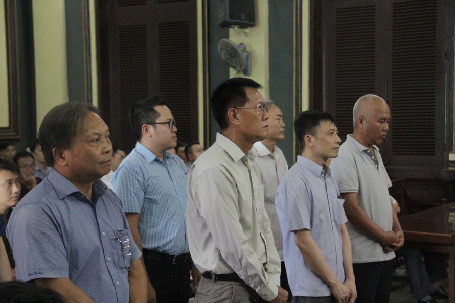 Các bị cáo tại phiên tòa ngày 4/4. Ảnh: Tân Châu