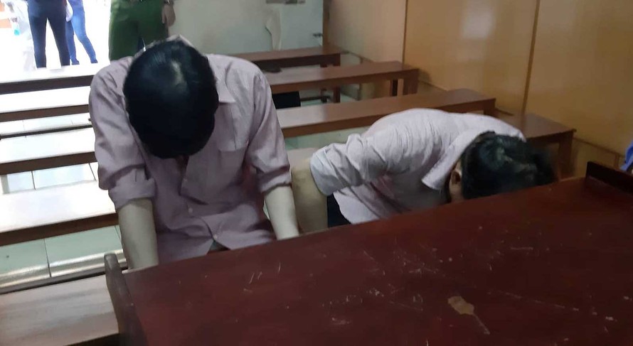 2 người làm thuê hầu tòa, trong khi ông chủ được tạm đình chỉ điều tra vì 'tâm thần' Ảnh: Tân Châu