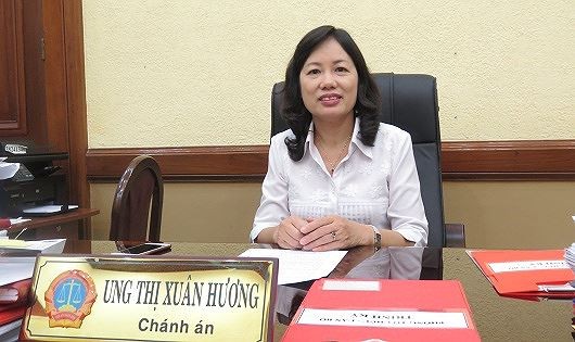 Chánh án TAND TPHCM Ung Thị Xuân Hương vừa ký quyết định giảm án cho 90 phạm nhân dịp Lễ 30/4