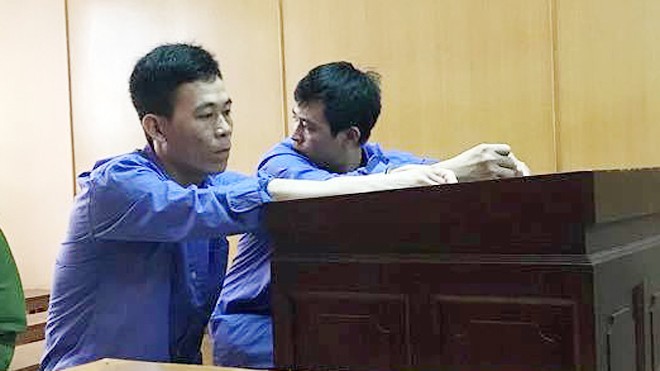 Hai bị cáo tại phiên tòa sơ thẩm ngày 15/5.