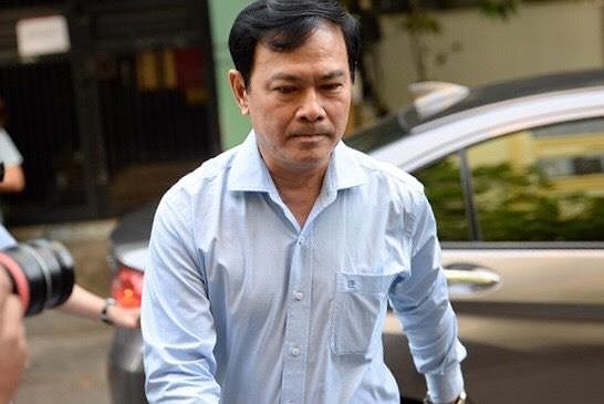 'Né' báo chí, Nguyễn Hữu Linh chạy vội vào nhà vệ sinh khi đến tòa