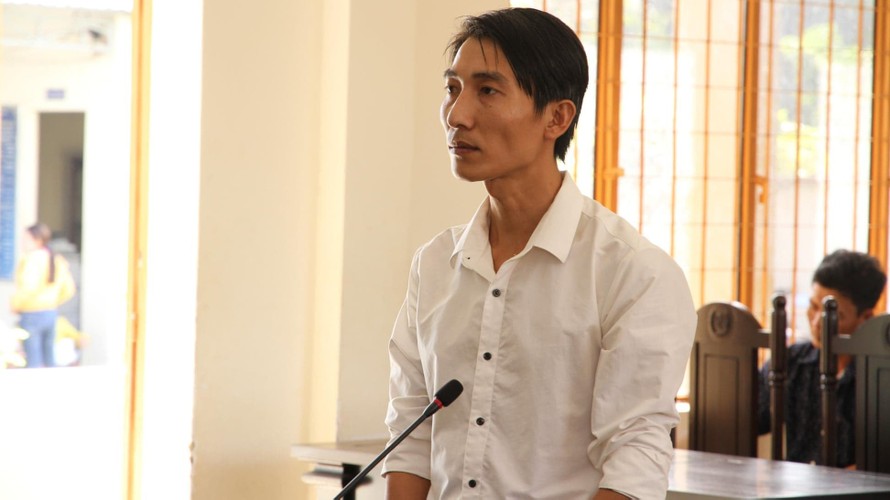 Bị cáo Phạm Chí Linh tại tòa chiều nay 21/11. Ảnh: Tân Châu
