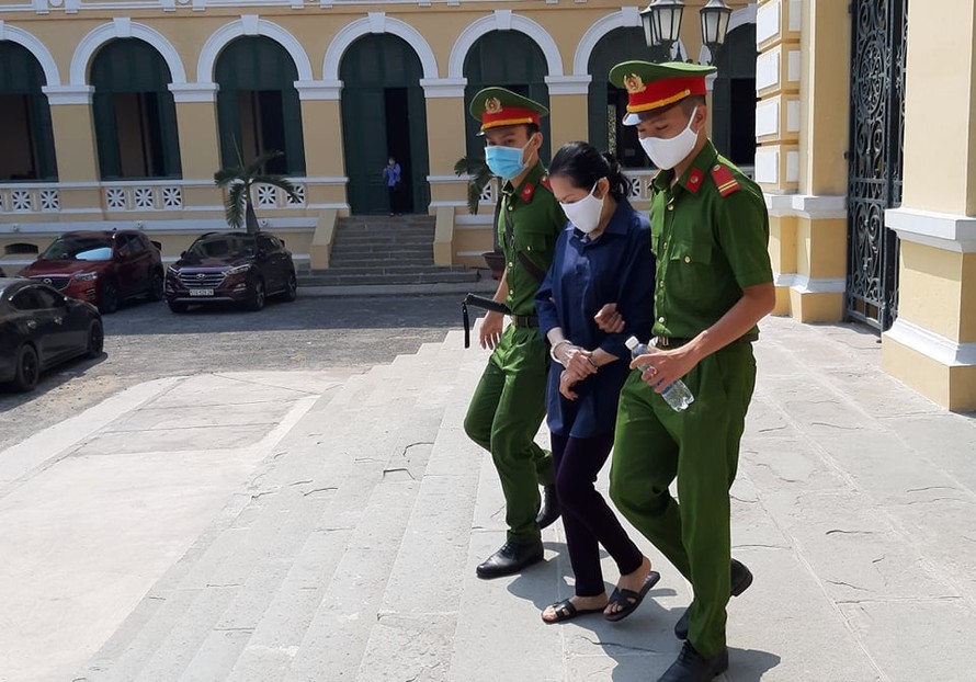Bị cáo Đặng Thị Kim Anh là bị cáo duy nhất bị tạm giam, 4 bị cáo còn lại tại ngoại hầu tra.