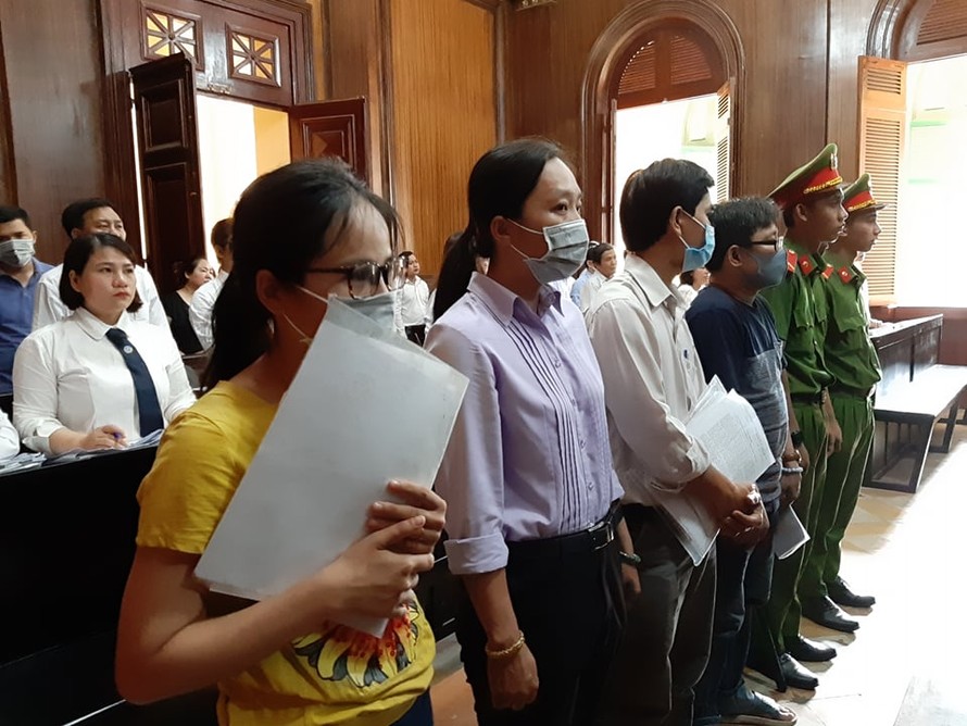 Các bị cáo tại phiên tòa ngày 8/6. Ảnh: Tân Châu