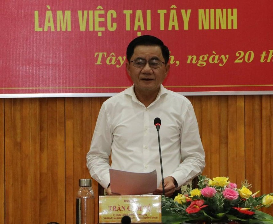 Ông Trần Cẩm Tú phát biểu tại buổi làm việc với tỉnh Tây Ninh chiều 20/4. Ảnh: PV.