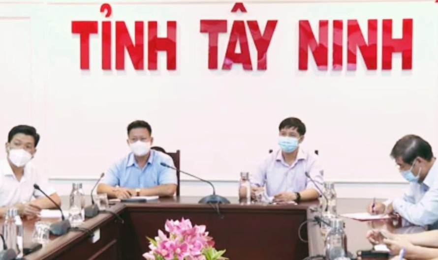 Lãnh đạo tỉnh Tây Ninh trong phiên họp đột xuất về phòng chống COVID-19