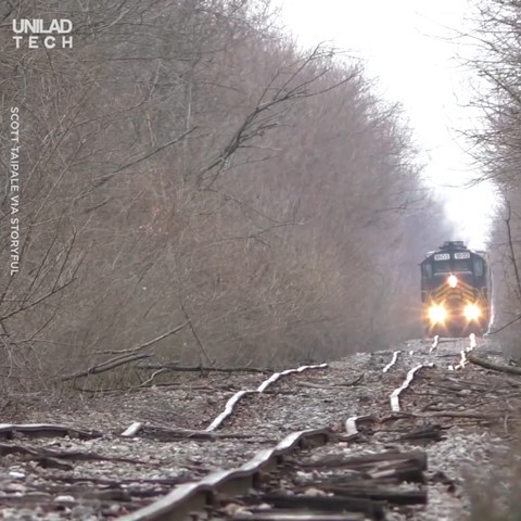 VIDEO: Cận cảnh đoạn đường sắt ngoằn ngoèo như đường đèo tại Mỹ