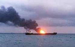 Video: Tàu bốc cháy dữ dội trên eo biển Kerch khiến 10 người thiệt mạng