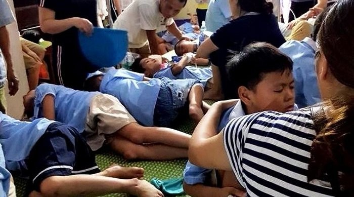Clip: Sức khỏe của 44 học sinh ăn nhầm bột thông bồn cầu ở Hải Dương giờ ra sao?