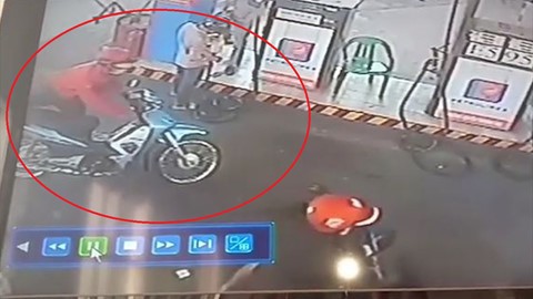 Dừng lại để mua xăng, nam tài xế bị trộm xe máy