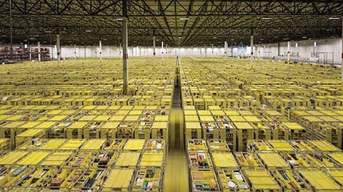 Bên trong nhà kho khổng lồ của 'đế chế' thương mại điện tử Amazon