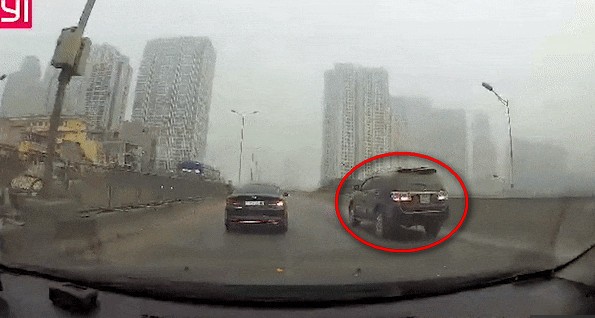 VIDEO: Tài xế thản nhiên đi lùi xe giữa đường một chiều
