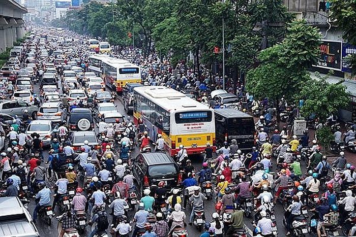 Vì sao Hà Nội thí điểm cấm xe máy trên đường Nguyễn Trãi, Lê Văn Lương?