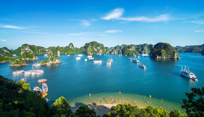Vịnh Hạ Long được bình chọn 'kỳ quan thiên nhiên đẹp nhất thế giới'