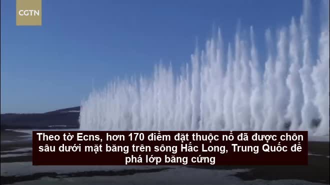 Ấn tượng cột nước cao 12m khi phá băng bằng thuốc nổ