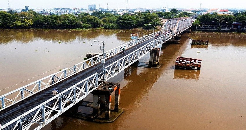 Cận cảnh cây cầu sắt hơn 100 tuổi ở Sài Gòn bị tháo dỡ
