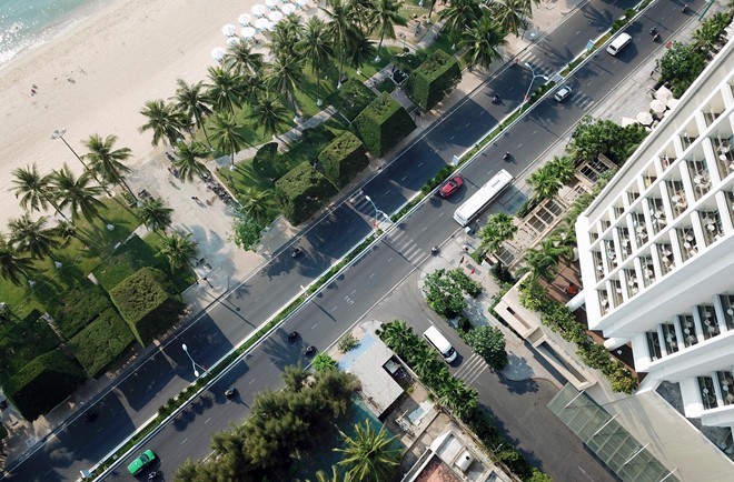Con đường 'triệu USD' ở phố biển Nha Trang nhìn từ flycam