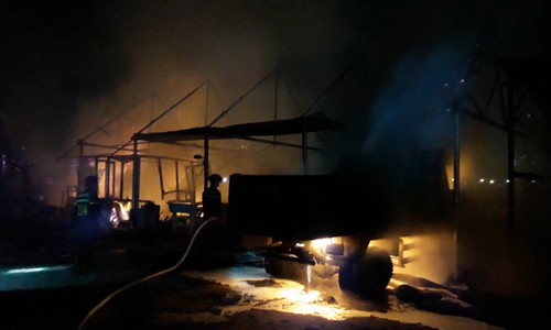 Lửa thiêu rụi xưởng vật liệu giữa đêm ở Đồng Nai