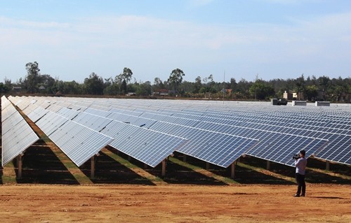 Nhà máy điện mặt trời có thể ‘xoay’ để đón nắng ở Quảng Ngãi