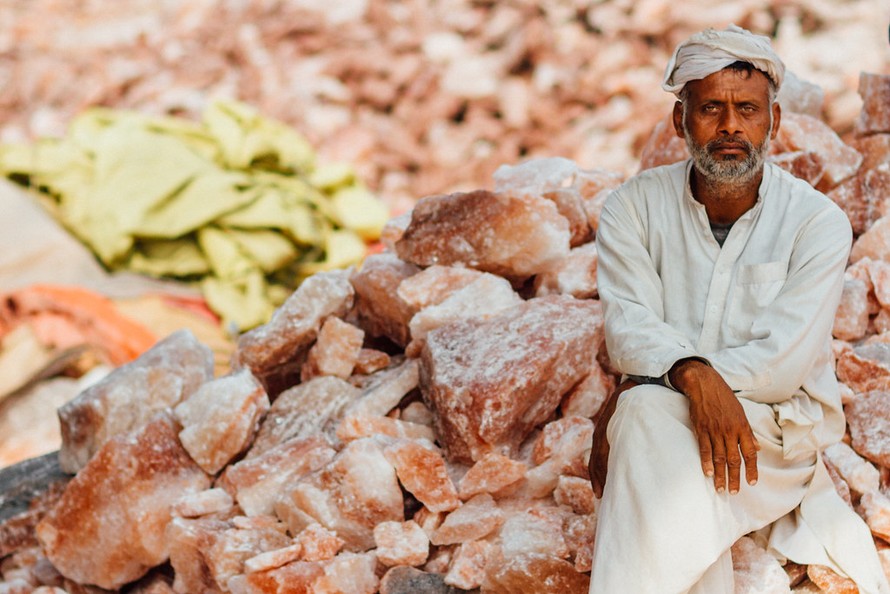 Vì sao muối hồng Himalaya đắt gấp 20 lần muối tinh?