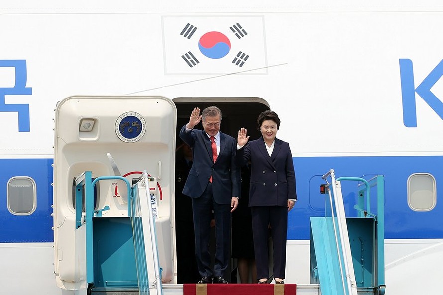Tổng thống Hàn Quốc Moon Jae-in và phu nhân. Ảnh: Mạn Thắng 