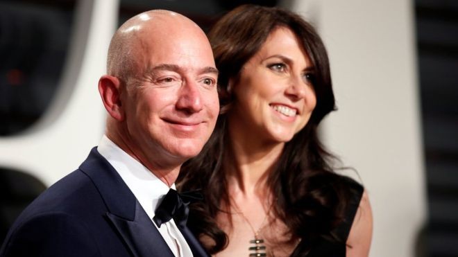 Vợ chồng tỷ phú Jeff Bezos. (Ảnh: BBC)