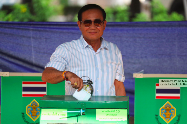 Thủ tướng Prayuth Chan-ocha đi bỏ phiếu. (Ảnh: Reuters)