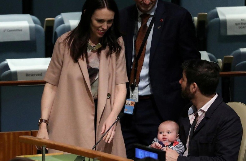 Thủ tướng New Zealand cùng người yêu và con gái trong dịp tham dự kỳ họp của Đại hội đồng Liên Hợp quốc vào tháng 9/2018. (Ảnh: Reuters)