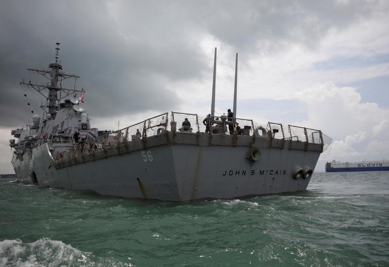Tàu chiến John S. McCain. (Ảnh: Reuters)