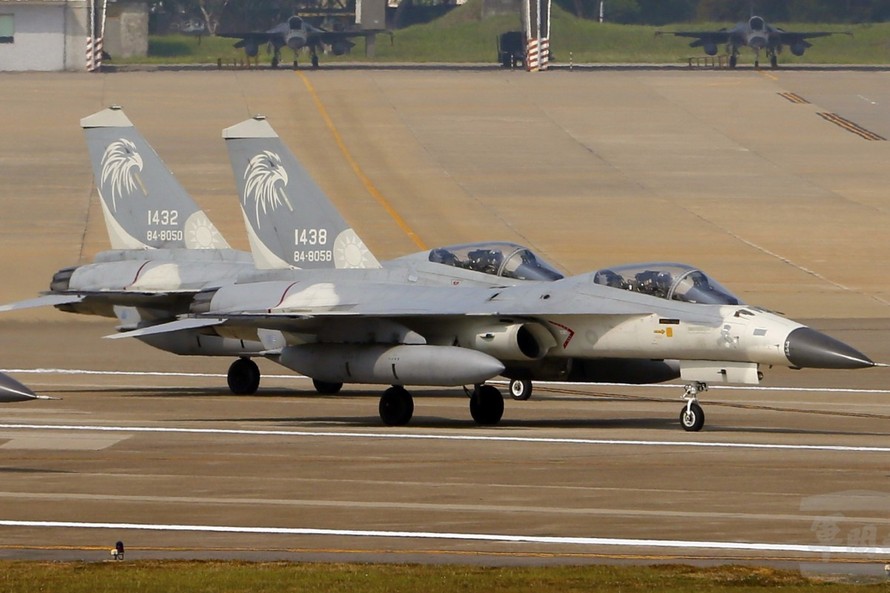 Đài Loan vừa cho tập trận quân sự, huy động 2 máy bay chiến đấu hiện đại, để đáp trả 2 chiến dịch tập trận quy mô lớn của Bắc Kinh. (Ảnh: EPA)