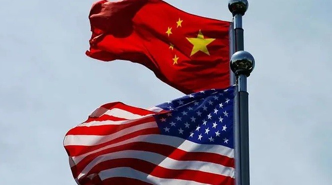 Quốc kỳ Trung Quốc và Mỹ ở Thượng Hải. (Ảnh: Reuters)