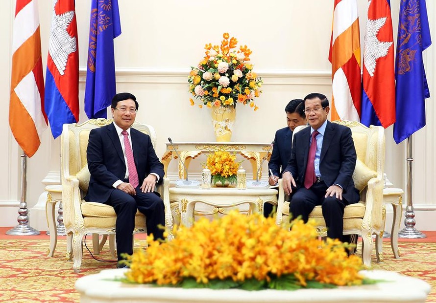 Phó Thủ tướng Phạm Bình Minh trong cuộc gặp Thủ tướng Campuchia Hun Sen. (Ảnh: BNG)