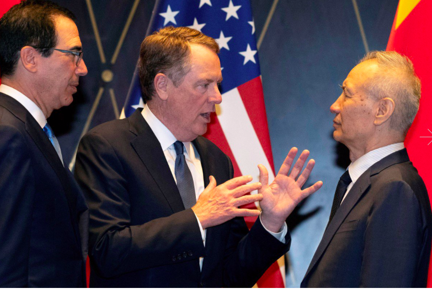 Bộ trưởng Tài chính Mỹ Steven Mnuchin (trái) và Đại diện thương mại Mỹ Robert Lighthizer cùng Phó Thủ tướng Trung Quốc Lưu Hạc có thể sẽ gặp lại nhau trong tháng này. (Ảnh: Reuters)