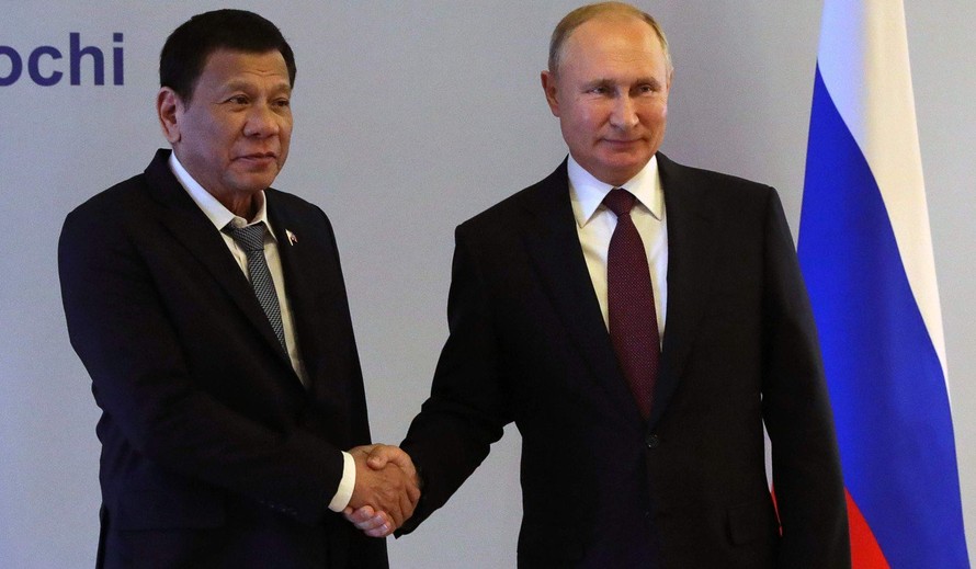 Tổng thống Philippines Rodrigo Duterte gặp Tổng thống Nga Vladimir Putin trong chuyến thăm Mátxcơva tuần trước. (Ảnh: SCMP)