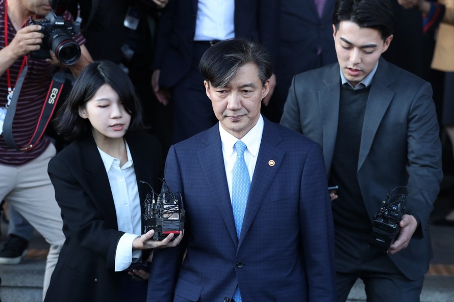 Ông Cho Kuk hôm nay từ chức bộ trưởng tư pháp Hàn Quốc. (Ảnh: AP)